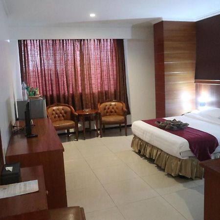 Garuda Hotel Pontianak Exterior foto