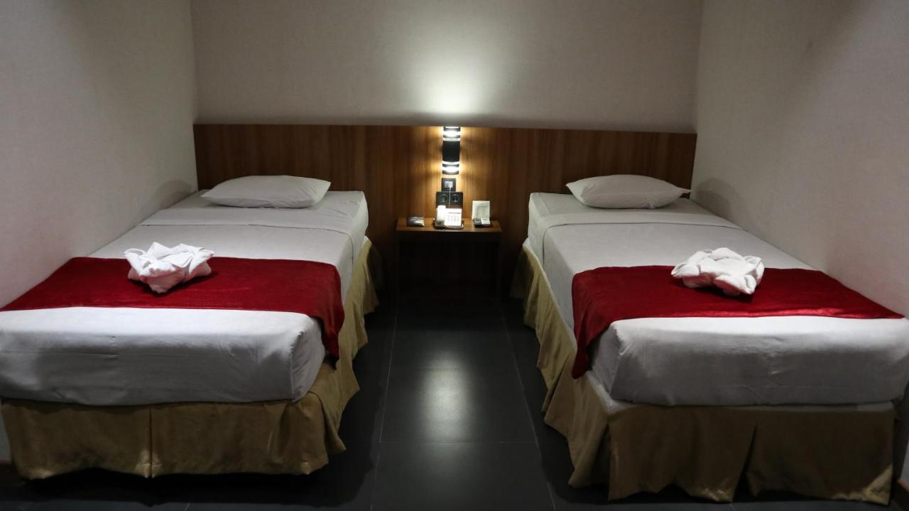 Garuda Hotel Pontianak Exterior foto