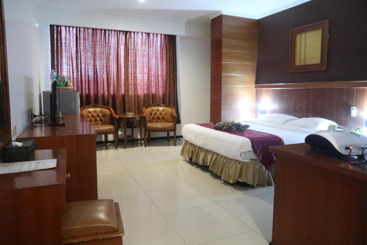 Garuda Hotel Pontianak Exterior foto