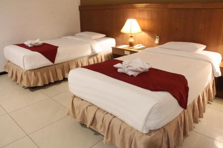 Garuda Hotel Pontianak Exterior foto