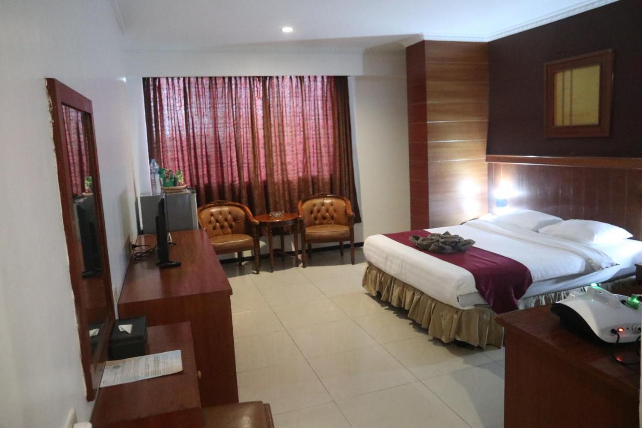 Garuda Hotel Pontianak Exterior foto