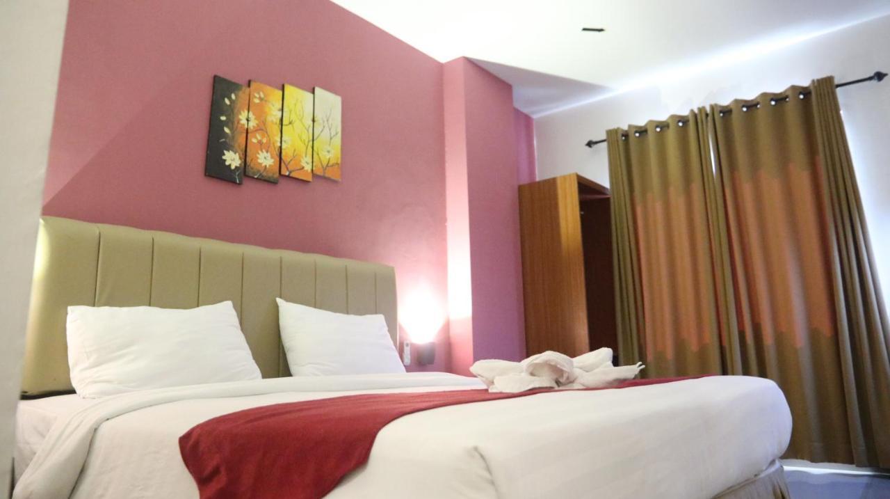 Garuda Hotel Pontianak Exterior foto