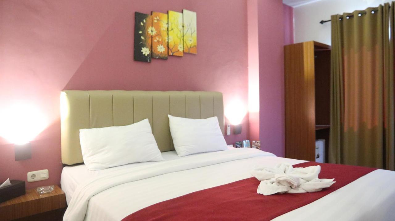 Garuda Hotel Pontianak Exterior foto