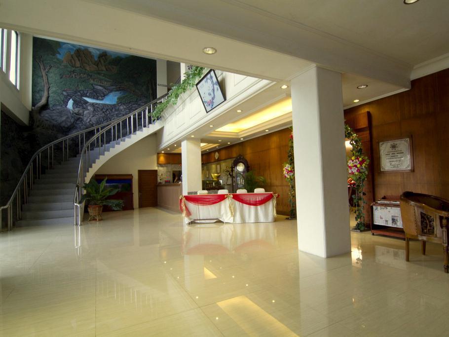 Garuda Hotel Pontianak Exterior foto
