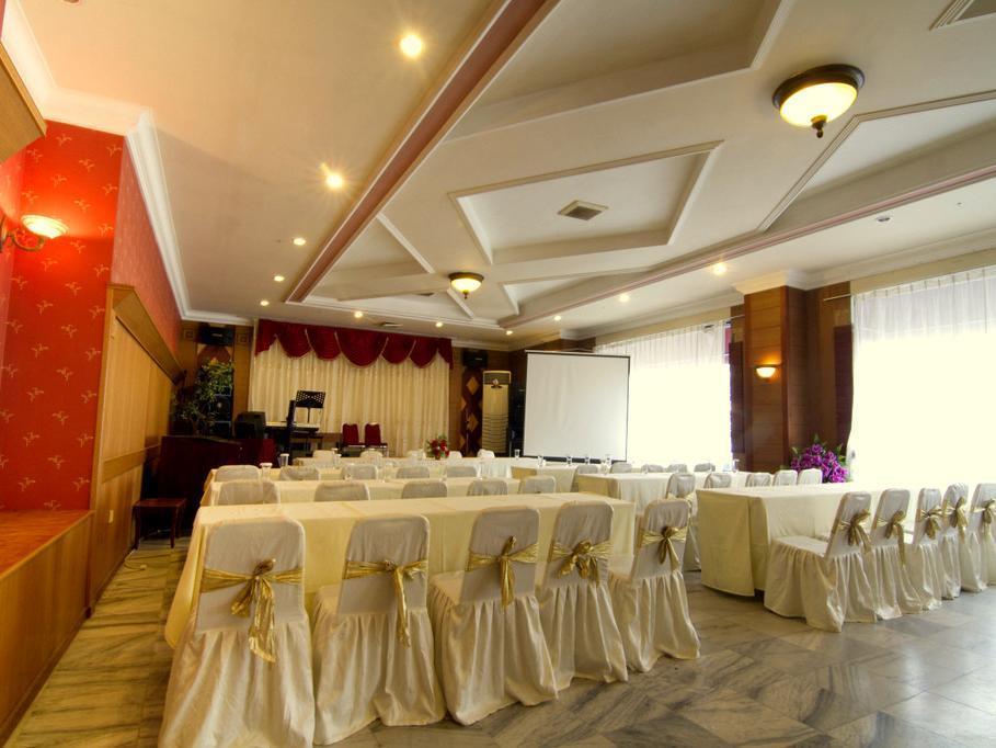 Garuda Hotel Pontianak Exterior foto