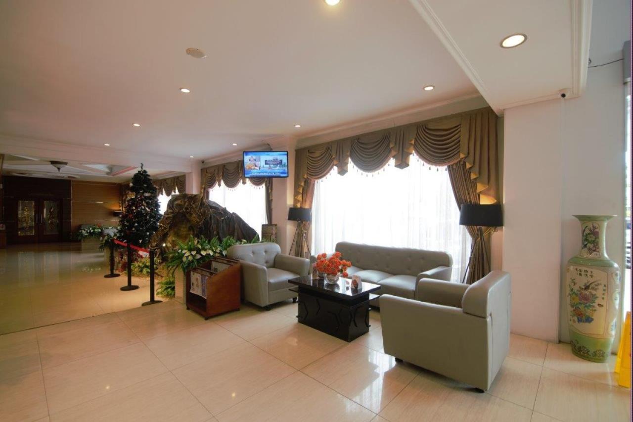 Garuda Hotel Pontianak Exterior foto